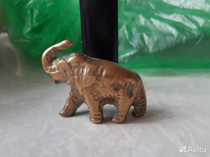 Старинный бронзовый слоник. Англия