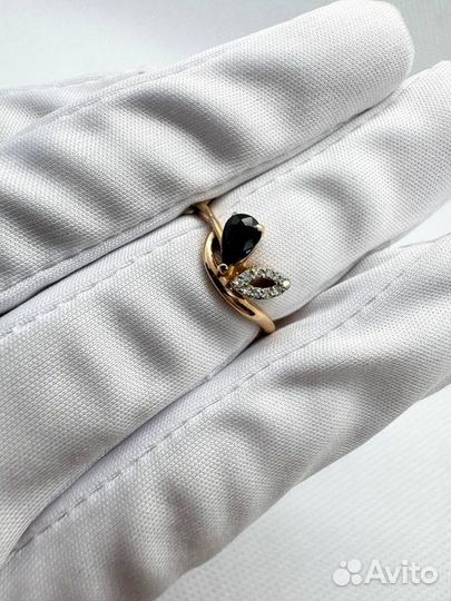 Золотое кольцо с камнем 17р