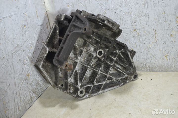 Кронштейн кондиционера Volkswagen Passat B5