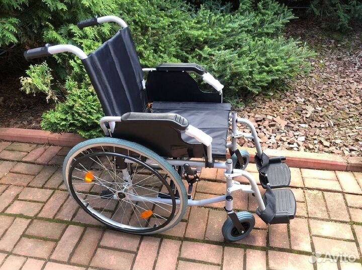 Коляска для инвалидов легкая