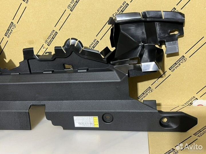 Накладка замка капота Toyota Rav4