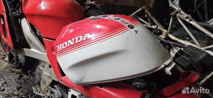Honda cbr 1000 f бензобак