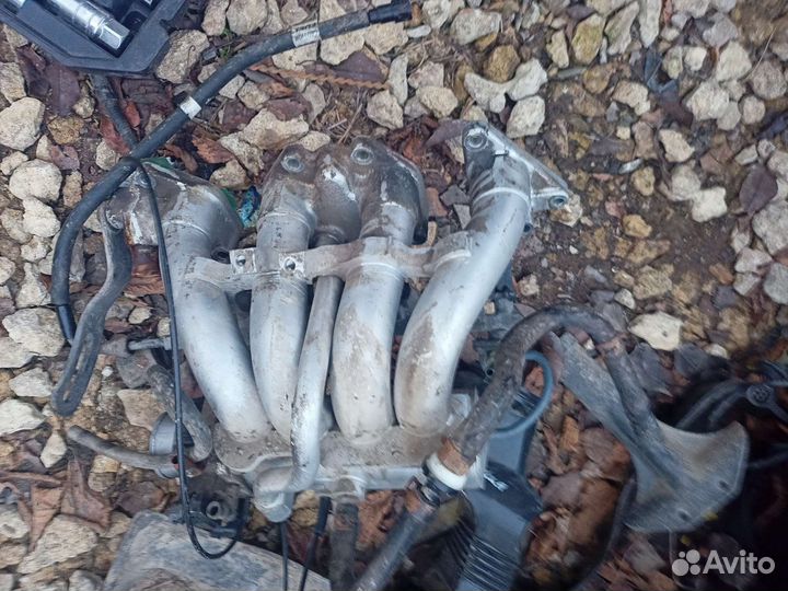 Впускной коллектор на двигатель a15sms Lanos