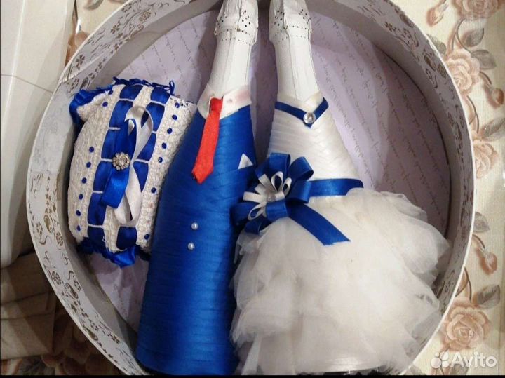 Свадебный аксессуар с игристым вином