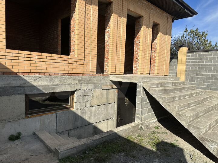 Дом 189,8 м² на участке 6,8 сот.