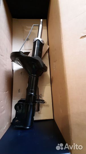 Продаю задние амортизаторы Киа Спектра