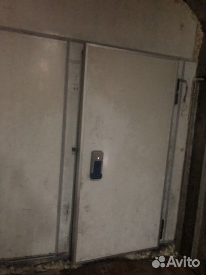 Дверь на холодильную камеру