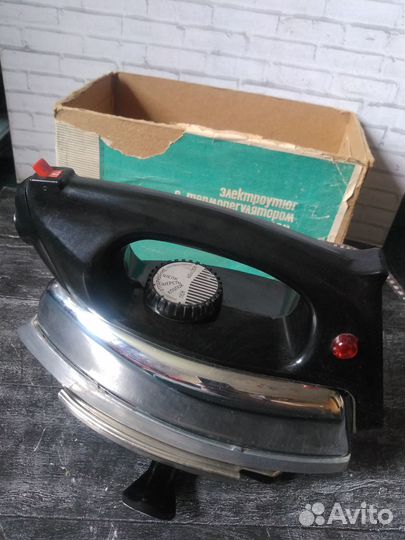 Утюг СССР рабочий с подставкой