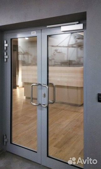 Дверь алюминиевая