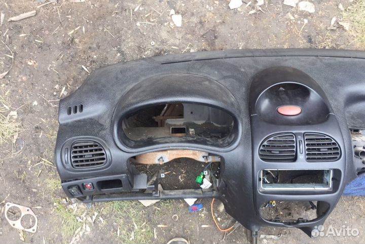 Панель приборов парприз торпедо пежо 206