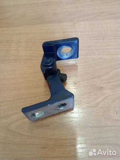 Петля двери правая Volkswagen Polo хетчбек cggb