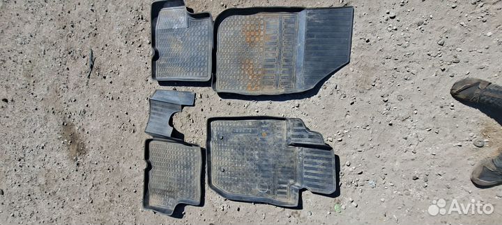 Автомобильные коврики Рено Дастер