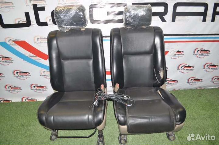 Сиденья передние (парой) Toyota Tundra 3UR-FBE