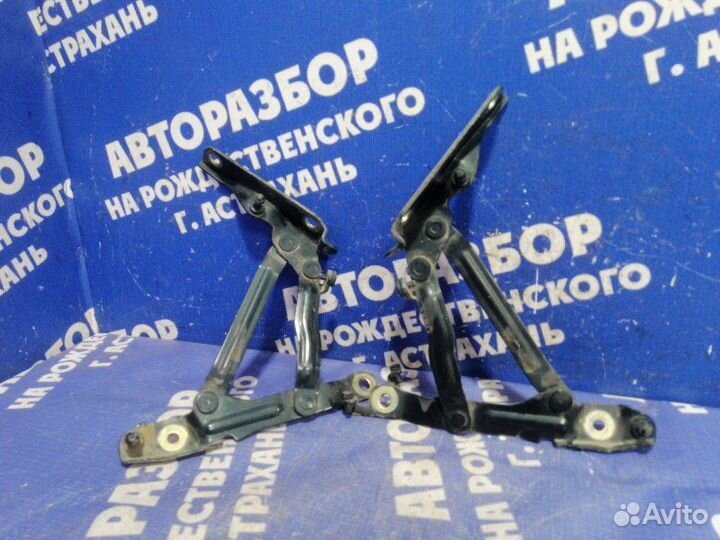 Петля крышки багажника Mazda 3 Bk седан Z6 2006