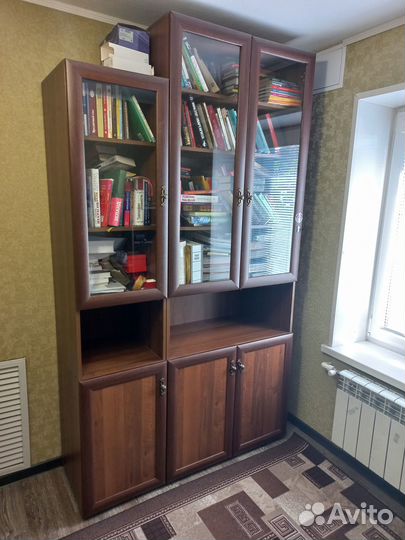 Книжный шкаф
