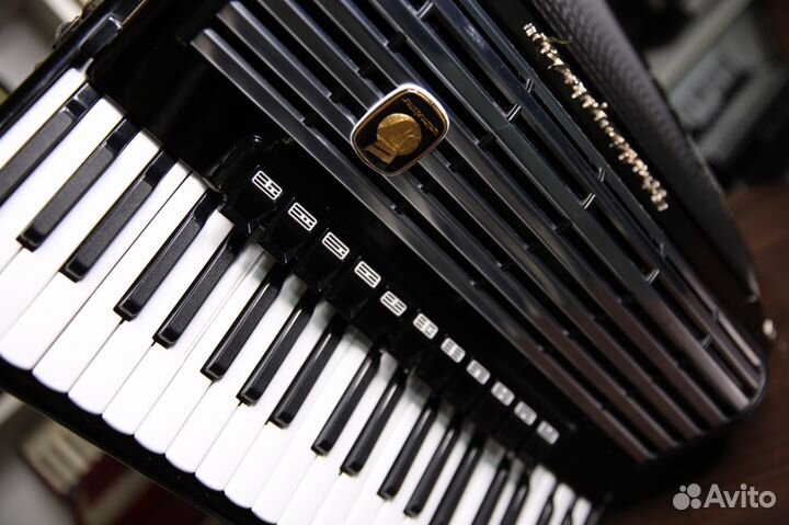 Аккордеон Weltmeister Consona