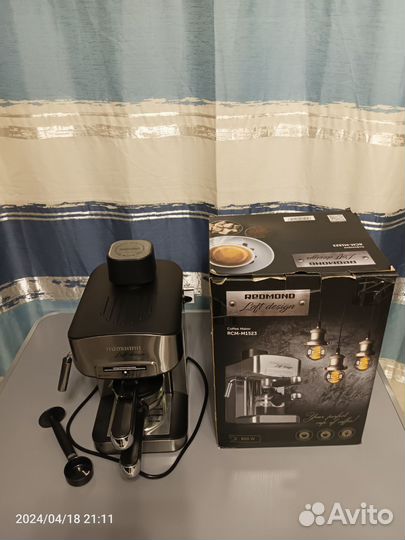 Кофеварка Redmond RCM-M1523