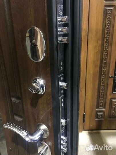 Входная дверь для коттеджа Кондор Монарх