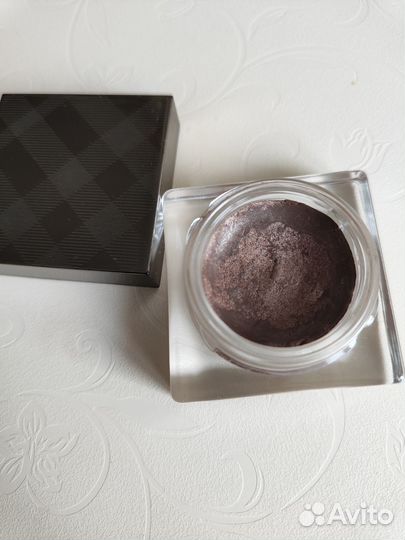 Кремовые тени Burberry 102