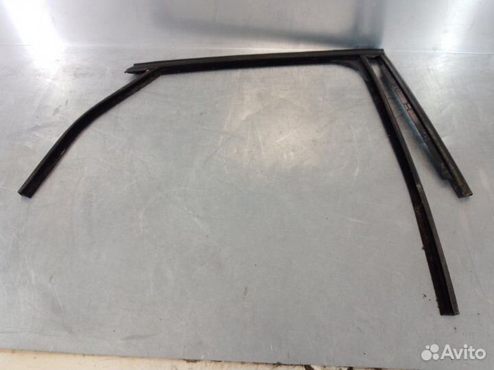 Уплотнитель стекла двери Ford Focus Ii 2005-2008