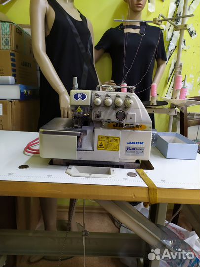 Продам швейную машинку
