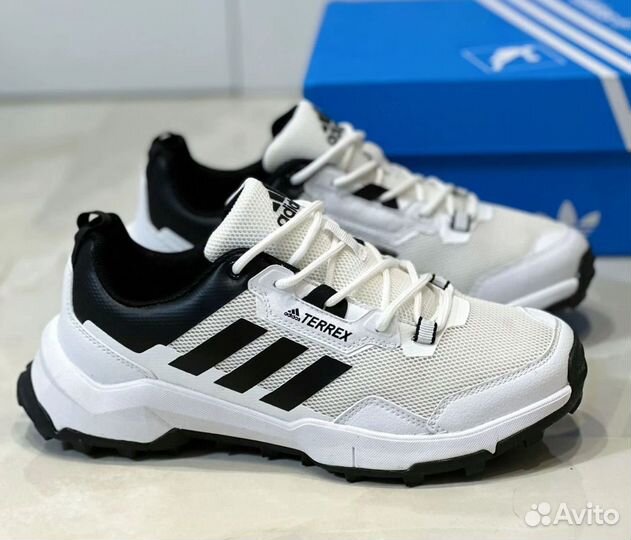 Кроссовки Adidas