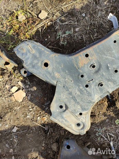 Подрамник передний Hyundai Solaris RB G4FA 2011