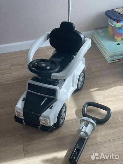 Машинка каталка толокар с ручкой