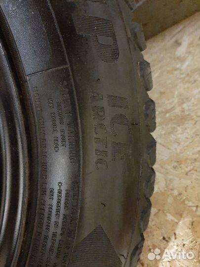 Goodyear Ultragrip Ice Arctic 215/60 R16 99T