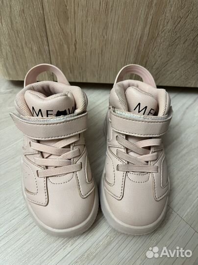 Кроссовки для девочки