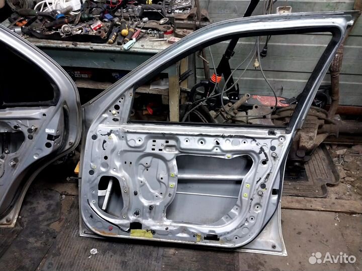 Двери Toyota Sprinter AE100