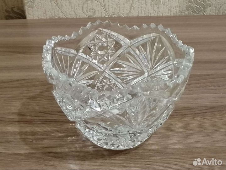 Хрустальная конфетница