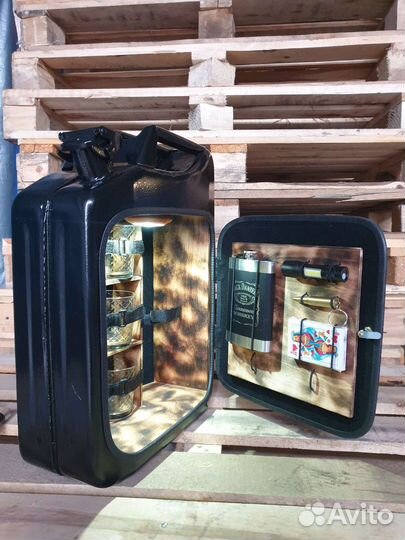 Канистра-бар с фляжкой, фонарем и вечной спичкой