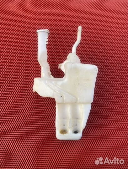 Бачок омывателя Mitsubishi Carisma