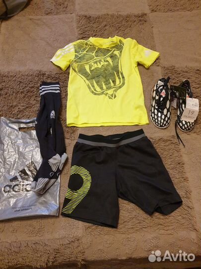 Комплект футбольной формы с бутсами