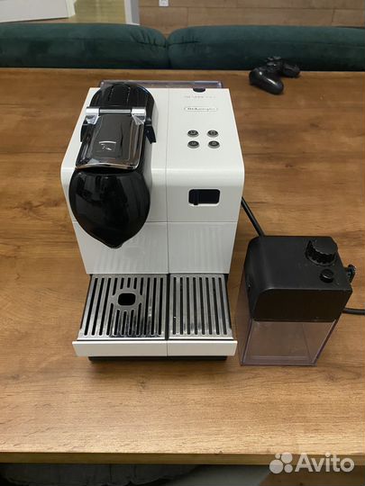 Кофемашина DeLonghi Nespresso Lattissima+ EN 520