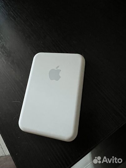 Повербанк с беспроводной зарядкой apple