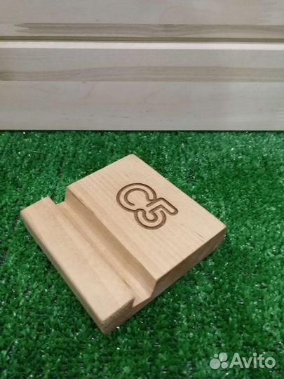 Подставка для телефона из дерева
