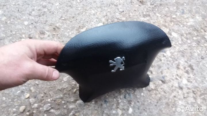 Подушка безопасности руля Peugeot 406