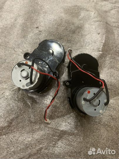 Привод боковой щетки робота-пылесоса