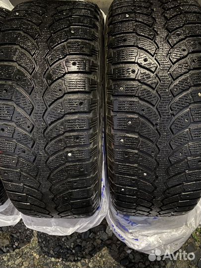 Bridgestone Blizzak Ice 215/60 R16