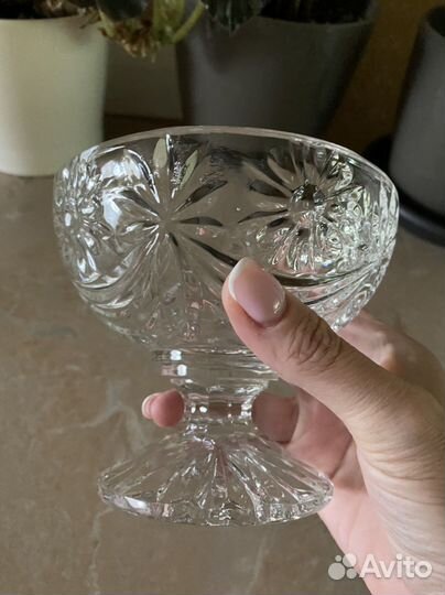 Хрустальная конфетница на ножке