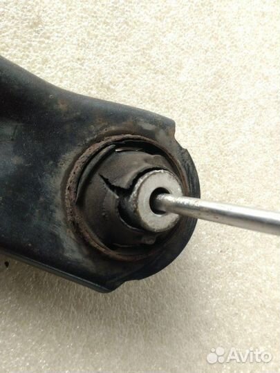 Рычаг подвески передний правый Nissan Micra K12