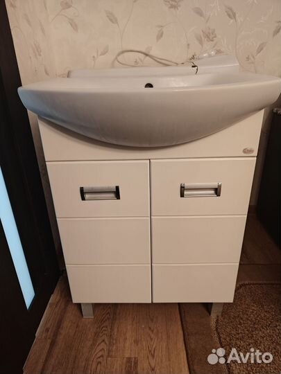Тумба с раковиной для ванной