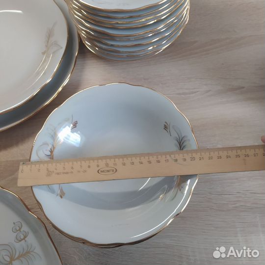 Фарфоровые тарелки набор