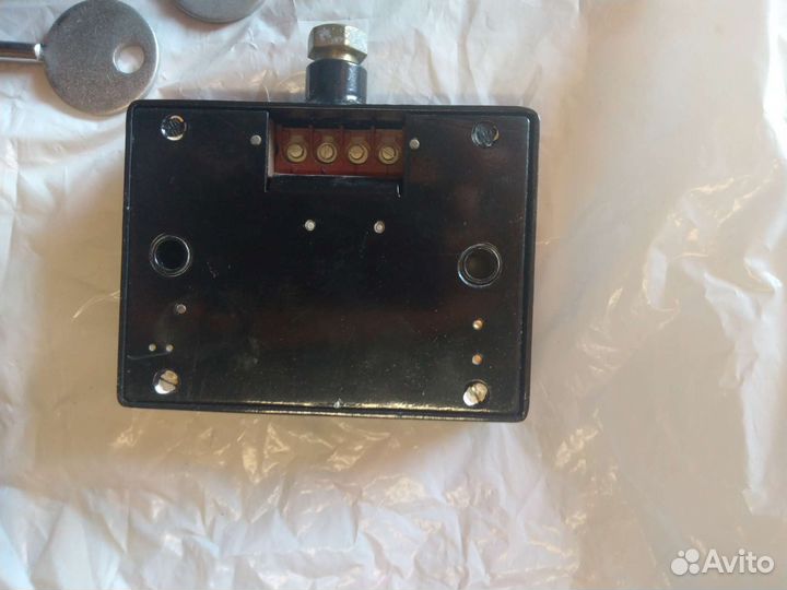 Замок гаражный накладной новый. Советский