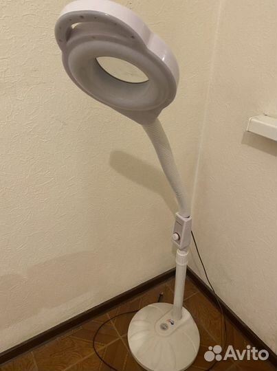 Косметологическая лампа лупа