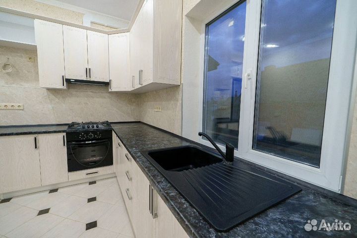 Кухонный гарнитур под встроенную технику