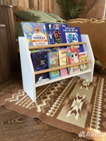 Детская книжная полка монтессори
