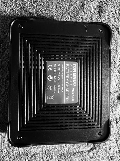 Зарядное устройство youngnuo аккум sony np-f